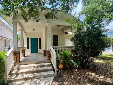 Main picture of 295 Strawn