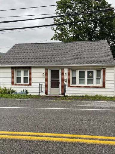 Main picture of 947 W Water St