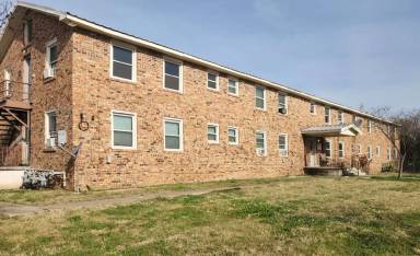 Main picture of 715 W Avenue E