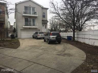 Main picture of 47-49 Carmen Ct