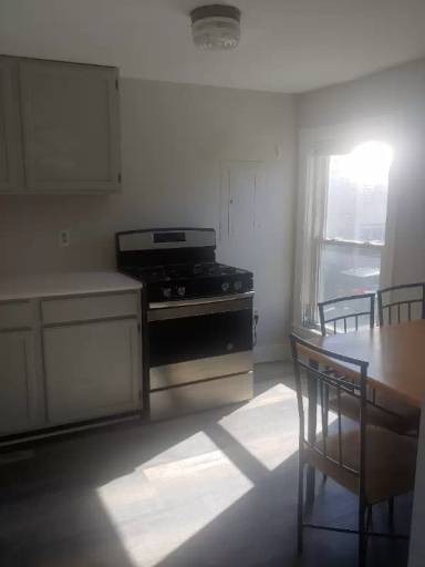 Main picture of 5 Commercial Ave