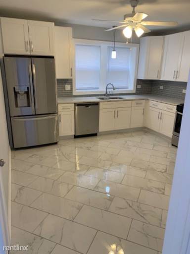 Main picture of 8246 S May St