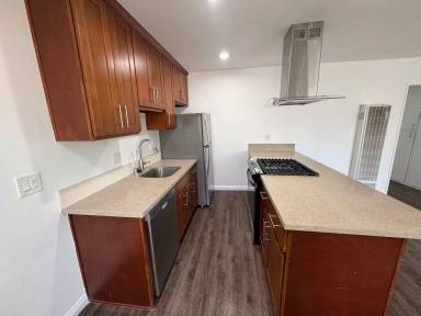 Main picture of 2210 Vanderbilt Ln