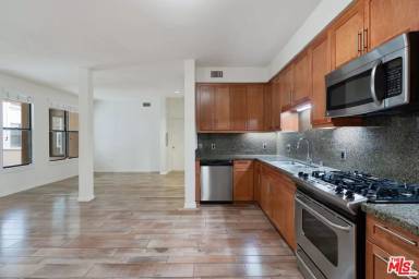 Main picture of 128 Orange Ct