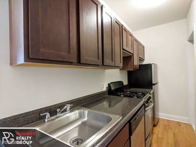 Main picture of 947-57 W Cornelia Ave
