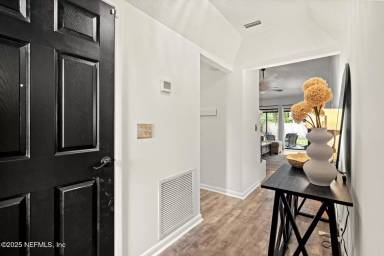 Main picture of 9709 Fawn Brook Cir N