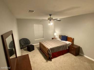 Main picture of 7000 Jefferson Ridge Dr