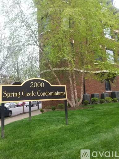 Main picture of 2000 Spring Dr