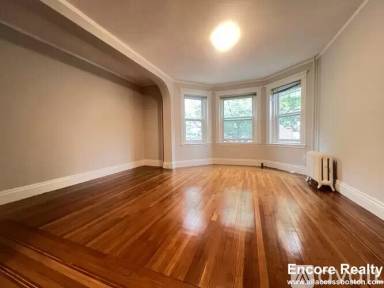 Main picture of 33 Stearns Rd