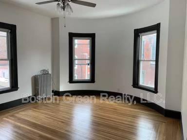 Main picture of 35 Mills St
