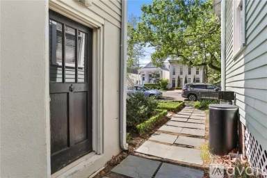 Main picture of 825 Henry Clay Ave