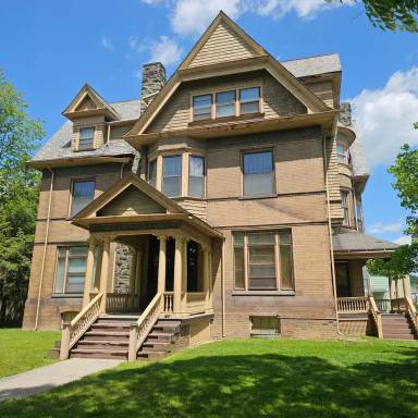 Main picture of 1006 W 4th St