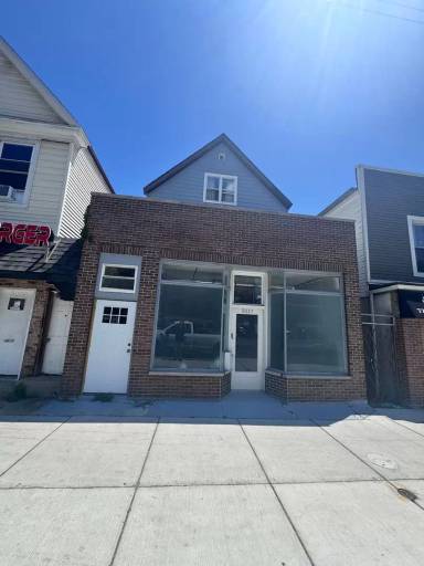 Main picture of 5001 N Western Ave