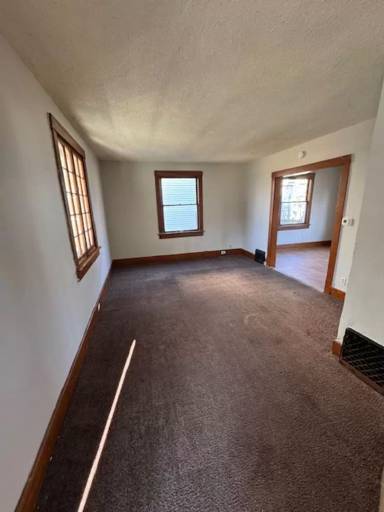 Main picture of 3017 Hoagland Ave