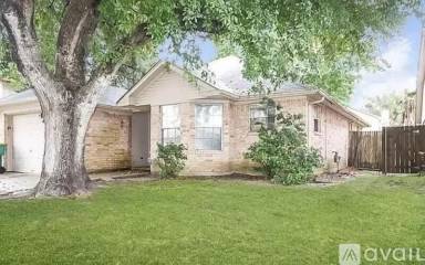Main picture of 4738 Woodford St