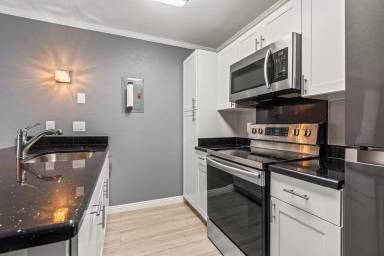 Main picture of 94-1068 Kaukahi Pl