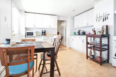 Main picture of 209 W 3rd St