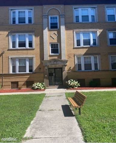 Main picture of 4618 S Lake Park Ave