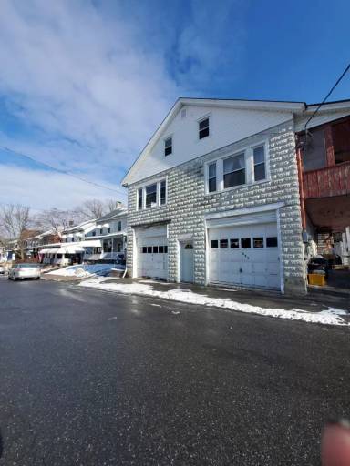 Main picture of 345 1st St