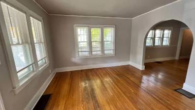 Main picture of 715 Barnett St NE