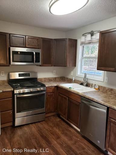 Main picture of 106 Ivy Glen Ct