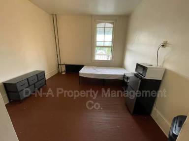 Main picture of 729 Main St