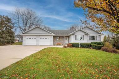 Main picture of 5927 Woodland Dr
