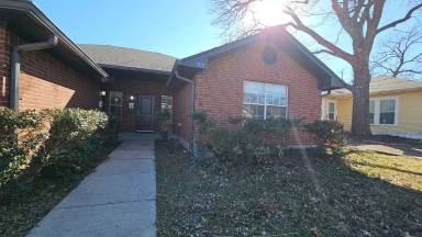 Main picture of 903 W Congress St
