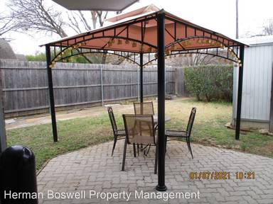 Main picture of 406 S Fielder Rd