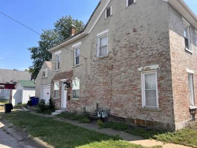 Main picture of 170 W High St