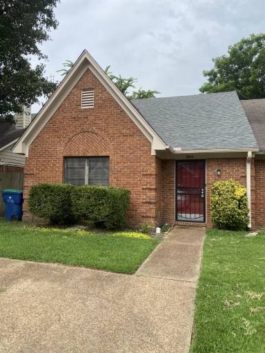 Main picture of 5845 Garden Walk E