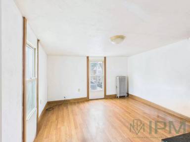 Main picture of 562 W King St