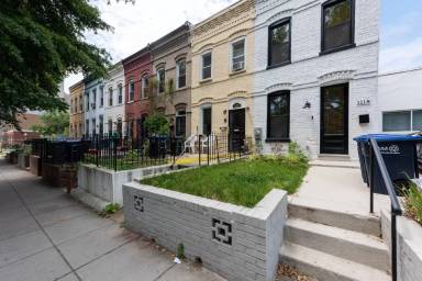 Main picture of 1118 3rd St NE