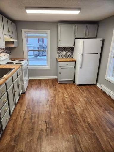 Main picture of 7 Western Ave