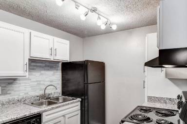 Main picture of 466 Gregory Ln