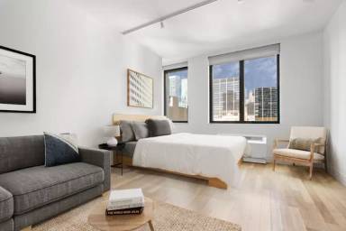 Main picture of 552 W 54th St