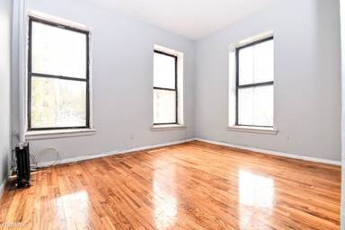 Main picture of 923 Woodycrest Ave