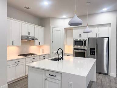 Main picture of 6728 Leonardo Dr