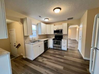 Main picture of 1642 Miller Ave