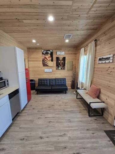 Main picture of 521 Auburn Ave NE