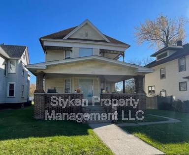 Main picture of 442 S Chicago Ave