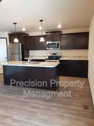 Main picture of 561 225th St