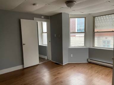 Main picture of 501 W King St