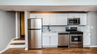 Main picture of 2625 N Ridgeway Ave