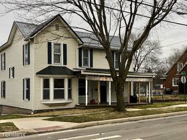 Main picture of 425 1/2 Sandusky St