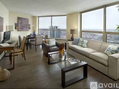 Main picture of 615 W Randolph St