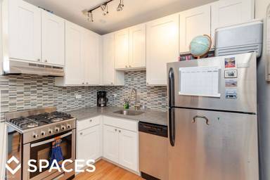 Main picture of 4105 N Damen Ave