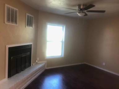 Main picture of 704 Deane Dr