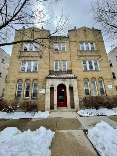 Main picture of 3825 N Oakland Ave