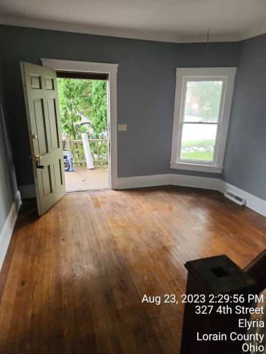 Main picture of 327 4th St
